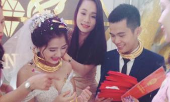 Nghệ An: Cặp đôi đeo vàng trĩu cổ, được tặng xe hơi, biệt thự tại đám cưới Nghệ An: Cặp đôi đeo vàng trĩu cổ, được tặng xe hơi, biệt thự tại đám cưới