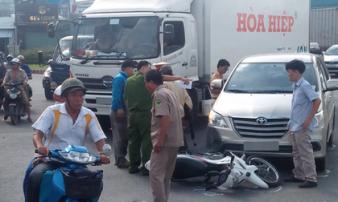 Cha gặp tai nạn, con kêu gọi gần chục thanh niên đến hành hung tài xế ô tô Cha gặp tai nạn, con kêu gọi gần chục thanh niên đến hành hung tài xế ô tô