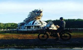 Du khách nước ngoài đổ xô khám phá công viên nước bỏ hoang ở Việt Nam Du khách nước ngoài đổ xô khám phá công viên nước bỏ hoang ở Việt Nam