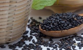 Bài thuốc chữa bệnh tuyệt vời từ vừng đen đơn giản mà hiệu quả bất ngờ Bài thuốc chữa bệnh tuyệt vời từ vừng đen đơn giản mà hiệu quả bất ngờ