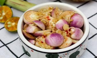 Chảy nước miếng với cà pháo dầm riềng sả chua cay giòn sựt Chảy nước miếng với cà pháo dầm riềng sả chua cay giòn sựt