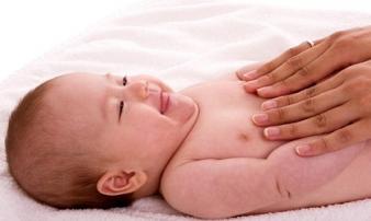 Sai lầm của cha mẹ dễ khiến con bị biến chứng tay chân miệng Sai lầm của cha mẹ dễ khiến con bị biến chứng tay chân miệng