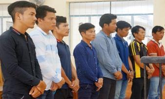 Gần chục người nghèo vướng lao lý vì trộm sò huyết ven biển Gần chục người nghèo vướng lao lý vì trộm sò huyết ven biển