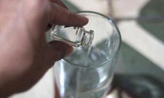'Trả thù' cho con, ép bé trai 9 tuổi uống thuốc trừ sâu 'Trả thù' cho con, ép bé trai 9 tuổi uống thuốc trừ sâu