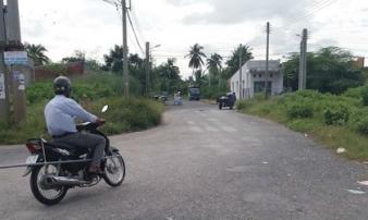 Mâu thuẫn nợ nần, bị chém trước cửa nhà cha vợ Mâu thuẫn nợ nần, bị chém trước cửa nhà cha vợ