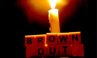 Đừng để Brownout biến chúng ta thành những “zombie công sở” Đừng để Brownout biến chúng ta thành những “zombie công sở”