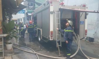 TP.HCM: Giải cứu thành công cụ ông 70 tuổi bị ngạt khói trong quán cà phê bốc cháy giữa trưa TP.HCM: Giải cứu thành công cụ ông 70 tuổi bị ngạt khói trong quán cà phê bốc cháy giữa trưa
