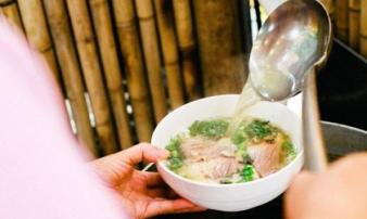 Trị chồng ngoại tình chỉ bằng một bát phở, cô vợ trẻ khiến chị em ngả mũ thán phục Trị chồng ngoại tình chỉ bằng một bát phở, cô vợ trẻ khiến chị em ngả mũ thán phục