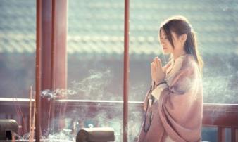 Phật dạy: Im lặng là vàng, nhẫn nhịn là bạc, giúp người là đức, chịu thiệt là phú Phật dạy: Im lặng là vàng, nhẫn nhịn là bạc, giúp người là đức, chịu thiệt là phú