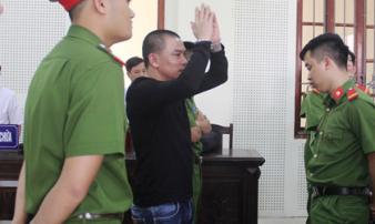 Trùm giang hồ buôn ma túy nhận án tử náo loạn ở tòa Trùm giang hồ buôn ma túy nhận án tử náo loạn ở tòa