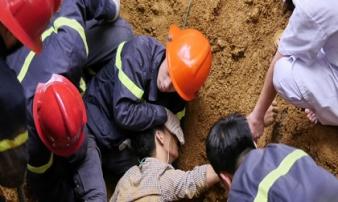 Danh tính nạn nhân vụ sập đất do đào móng nhà: Có 2 vợ chồng cùng tử vong trong số 3 nạn nhân Danh tính nạn nhân vụ sập đất do đào móng nhà: Có 2 vợ chồng cùng tử vong trong số 3 nạn nhân