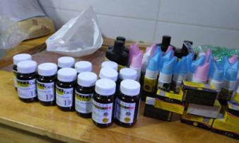 Đột kích cửa hàng bán sản phẩm 'trị ung thư' bằng than tre ở TP HCM Đột kích cửa hàng bán sản phẩm 'trị ung thư' bằng than tre ở TP HCM