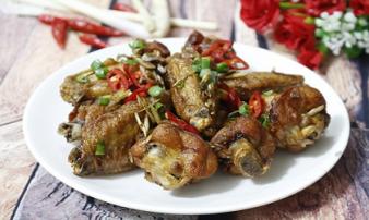 Cánh gà xào sả ớt ngon xuýt xoa, ngửi mùi đã nghiện Cánh gà xào sả ớt ngon xuýt xoa, ngửi mùi đã nghiện