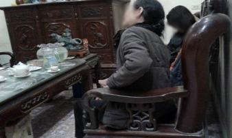 Vụ thầy giáo dâm ô 9 học sinh tiểu học: “Con tôi kể bị xâm hại nửa năm nay rồi” Vụ thầy giáo dâm ô 9 học sinh tiểu học: “Con tôi kể bị xâm hại nửa năm nay rồi”