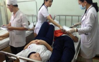 Hàng chục học sinh cấp 2 nghi ngộ độc thực phẩm sau khi ăn sáng Hàng chục học sinh cấp 2 nghi ngộ độc thực phẩm sau khi ăn sáng