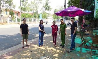 Người phụ nữ nghèo nhặt được 300 triệu quyết tâm tìm người đánh rơi để trả lại Người phụ nữ nghèo nhặt được 300 triệu quyết tâm tìm người đánh rơi để trả lại