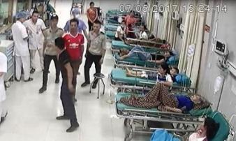 Tâm sự của bác sĩ bị hành hung: Đó là khoảnh khắc mà tôi cảm thấy cô đơn nhất! Tâm sự của bác sĩ bị hành hung: Đó là khoảnh khắc mà tôi cảm thấy cô đơn nhất!