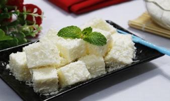 Tan chảy với món bánh tuyết bọc dừa mát lạnh, ngậy thơm Tan chảy với món bánh tuyết bọc dừa mát lạnh, ngậy thơm