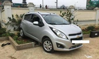 Cô giáo lùi xe ô tô đâm hai học sinh thương vong được tại ngoại Cô giáo lùi xe ô tô đâm hai học sinh thương vong được tại ngoại