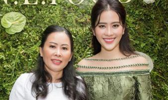 Mẹ Nam Em: 'Trường Giang từng ăn dầm nằm dề đòi cưới con gái tôi' Mẹ Nam Em: 'Trường Giang từng ăn dầm nằm dề đòi cưới con gái tôi'