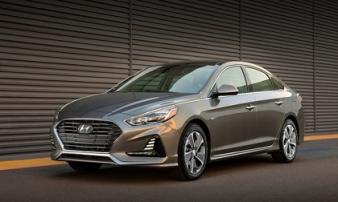 Hyundai Sonata Hybrid 2018 chỉ “ăn” 5,6l/100km, giá từ 581 triệu đồng Hyundai Sonata Hybrid 2018 chỉ “ăn” 5,6l/100km, giá từ 581 triệu đồng