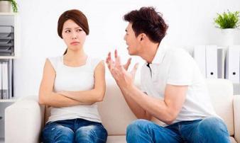 Nằng nặc lấy chồng Tây cho bằng được, giờ khổ sở cũng không dám kêu ai Nằng nặc lấy chồng Tây cho bằng được, giờ khổ sở cũng không dám kêu ai