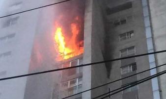 Cháy chung cư 23 tầng ở Hà Nội, hàng trăm người hoảng loạn tháo chạy Cháy chung cư 23 tầng ở Hà Nội, hàng trăm người hoảng loạn tháo chạy