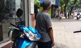 Người lái xe ôm bị nữ quái siết cổ để cướp ở Hà Nội: 'Tôi đã lường trước vì sợ bị bỏ thuốc mê' Người lái xe ôm bị nữ quái siết cổ để cướp ở Hà Nội: 'Tôi đã lường trước vì sợ bị bỏ thuốc mê'