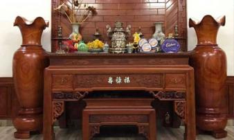 Bàn thờ trong nhà nhất thiết phải làm bằng loại gỗ này thì gia chủ mới may mắn, an tâm Bàn thờ trong nhà nhất thiết phải làm bằng loại gỗ này thì gia chủ mới may mắn, an tâm