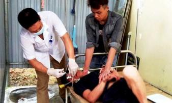 Vợ bỏ nhà đi sau cuộc cãi vã, chồng ấm ức vào rừng ăn lá ngón tự tử Vợ bỏ nhà đi sau cuộc cãi vã, chồng ấm ức vào rừng ăn lá ngón tự tử