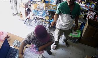 2 ‘cha con’ dàn cảnh ăn trộm khắp TP.HCM 2 ‘cha con’ dàn cảnh ăn trộm khắp TP.HCM
