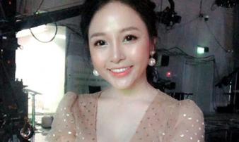 Chả phải hotgirl nhưng sự xuất hiện của cô gái này khi bình luận 'World Cup 2018' trên sóng VTV gây bão mạng Chả phải hotgirl nhưng sự xuất hiện của cô gái này khi bình luận 'World Cup 2018' trên sóng VTV gây bão mạng