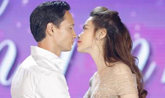Hồ Ngọc Hà công khai lời Kim Lý tỏ tình: 'Anh yêu em hơn mọi thứ trên đời, yêu em qua từng phút giây' Hồ Ngọc Hà công khai lời Kim Lý tỏ tình: 'Anh yêu em hơn mọi thứ trên đời, yêu em qua từng phút giây'