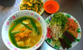 Những món ăn đường phố 'ngon quên sầu' ở chợ hoa lớn nhất Sài Gòn Những món ăn đường phố 'ngon quên sầu' ở chợ hoa lớn nhất Sài Gòn