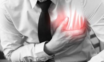 Vợ ngã khuỵu khi chồng khỏe mạnh bỗng 'lăn ra chết' vì thói quen nhiều người làm ngày hè Vợ ngã khuỵu khi chồng khỏe mạnh bỗng 'lăn ra chết' vì thói quen nhiều người làm ngày hè