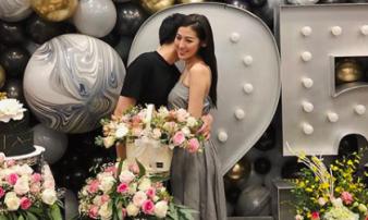 Lộ ảnh Tú Anh công khai thân mật với hôn phu sau khi tuyên bố chuyện kết hôn Lộ ảnh Tú Anh công khai thân mật với hôn phu sau khi tuyên bố chuyện kết hôn