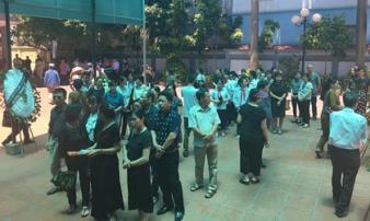 Hàng trăm người tiễn đưa thiên thần nhỏ Vân Nhi về trời Hàng trăm người tiễn đưa thiên thần nhỏ Vân Nhi về trời