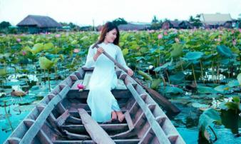 Giới trẻ phát sốt với đầm sen đẹp ngỡ ngàng giữa lòng Sài Gòn Giới trẻ phát sốt với đầm sen đẹp ngỡ ngàng giữa lòng Sài Gòn