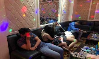 16 nam, nữ tổ chức “thác loạn” trong 3 phòng của quán karaoke lúc rạng sáng 16 nam, nữ tổ chức “thác loạn” trong 3 phòng của quán karaoke lúc rạng sáng