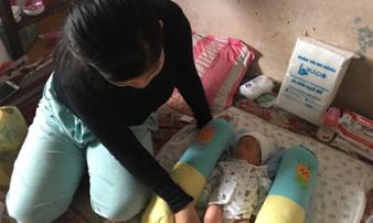 Xót lòng với cảnh bé gái 14 tuổi chăm con sau khi bị xâm hại Xót lòng với cảnh bé gái 14 tuổi chăm con sau khi bị xâm hại
