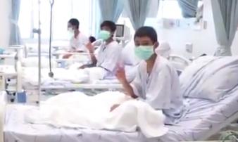 Đội bóng Thái Lan lần đầu xuất hiện sau hành trình sống sót thần kì Đội bóng Thái Lan lần đầu xuất hiện sau hành trình sống sót thần kì