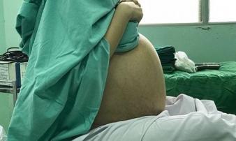 Suýt chết vì lầm tưởng béo bụng do thường xuyên ăn đêm, khi biết lý do mới ngã ngửa Suýt chết vì lầm tưởng béo bụng do thường xuyên ăn đêm, khi biết lý do mới ngã ngửa