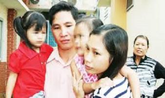 Vụ trao nhầm con ở Ba Vì: Gia đình rút đơn kiện, sẽ có buổi giao nhận con chính thức Vụ trao nhầm con ở Ba Vì: Gia đình rút đơn kiện, sẽ có buổi giao nhận con chính thức