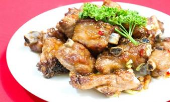 Chỉ 15 phút có ngay sườn chiên mắm nóng hổi, cả nhà chén sạch chỉ trong tích tắc Chỉ 15 phút có ngay sườn chiên mắm nóng hổi, cả nhà chén sạch chỉ trong tích tắc