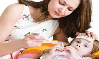 Con mủn xương hàm, rụng hết răng vì mẹ 'chăm' khi mắc sởi Con mủn xương hàm, rụng hết răng vì mẹ 'chăm' khi mắc sởi