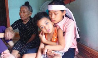 Bơ vơ nỗi đau con trẻ sau đại tang 13 người chết ở Lương Điền Bơ vơ nỗi đau con trẻ sau đại tang 13 người chết ở Lương Điền
