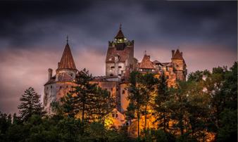 Ghé thăm lâu đài của bá tước Dracula khét tiếng: U ám và tĩnh mịch đến sởn tóc gáy nhưng liệu có đẫm máu như lời đồn? Ghé thăm lâu đài của bá tước Dracula khét tiếng: U ám và tĩnh mịch đến sởn tóc gáy nhưng liệu có đẫm máu như lời đồn?