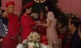 Clip Nhã Phương lộ vòng 2 to bất thường trong đám cưới em gái được chia sẻ rầm rộ Clip Nhã Phương lộ vòng 2 to bất thường trong đám cưới em gái được chia sẻ rầm rộ