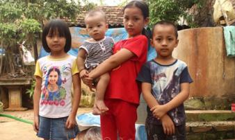 Cãi nhau với chồng 'hờ', vợ uống thuốc diệt cỏ tự tử bỏ mặc 4 con thơ khát sữa Cãi nhau với chồng 'hờ', vợ uống thuốc diệt cỏ tự tử bỏ mặc 4 con thơ khát sữa