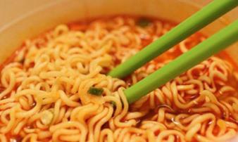 1 bát mỳ hại đời 1 đứa trẻ: Câu chuyện cảnh tỉnh tất cả những người làm cha mẹ! 1 bát mỳ hại đời 1 đứa trẻ: Câu chuyện cảnh tỉnh tất cả những người làm cha mẹ!